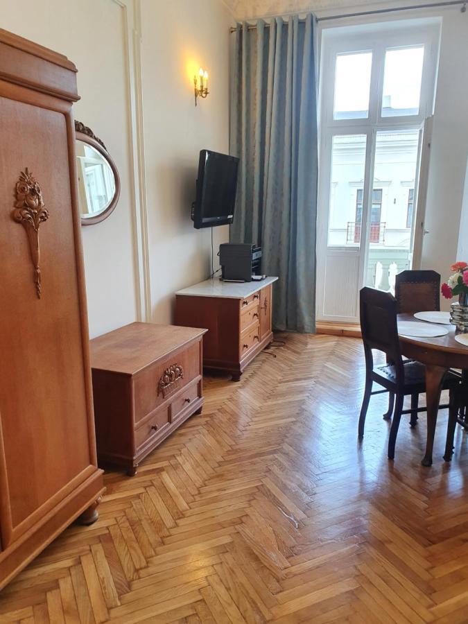 Prestige Aparthotel Piotrkowska 82 - Wyjatkowy Widok Na Deptak وودج المظهر الخارجي الصورة