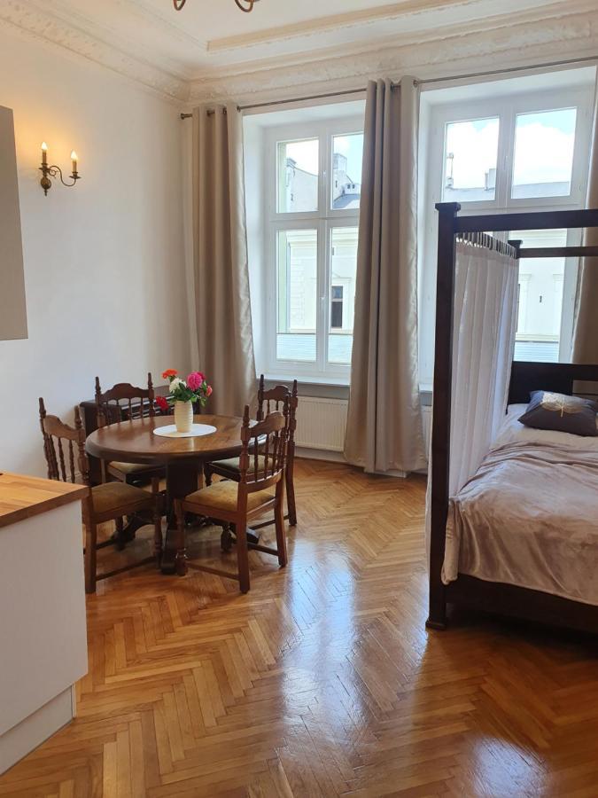 Prestige Aparthotel Piotrkowska 82 - Wyjatkowy Widok Na Deptak وودج المظهر الخارجي الصورة