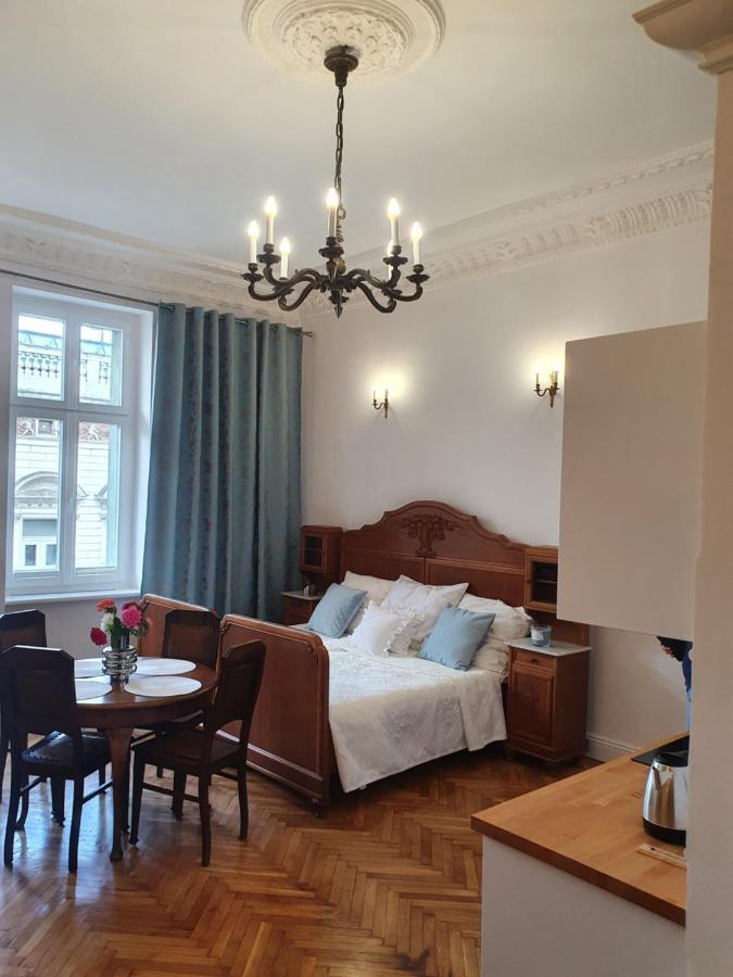 Prestige Aparthotel Piotrkowska 82 - Wyjatkowy Widok Na Deptak وودج المظهر الخارجي الصورة